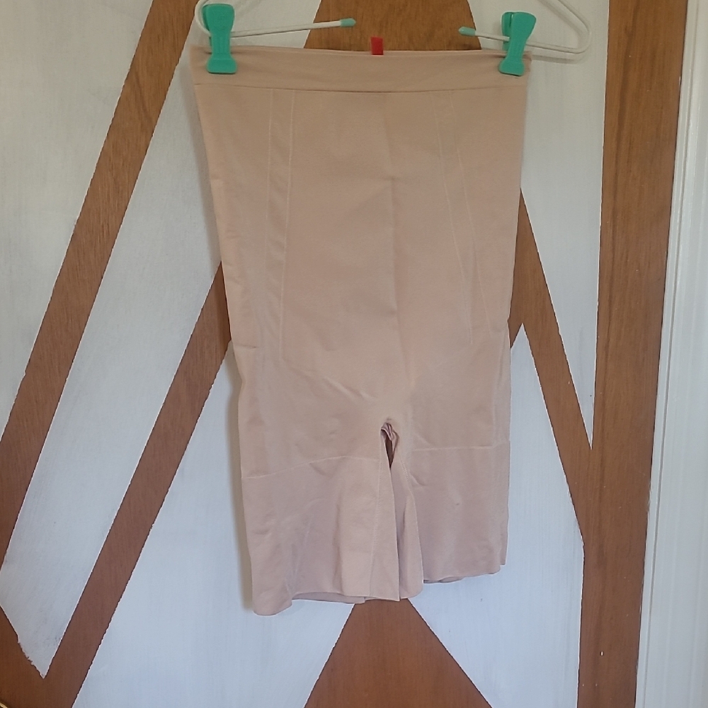 SPANX Women's Cream Bike Shorts
